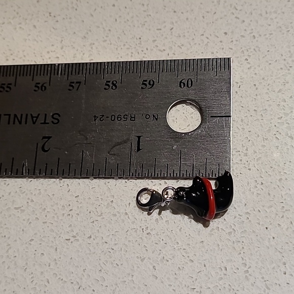 EUC Silver enamel seal charm - Picture 3 of 3